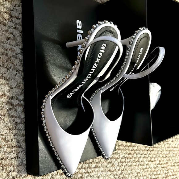 I selling a beautiful heels very rarely to found